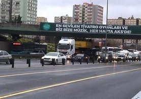 İstanbul D-100 Karayolu'nda TIR kazası! Trafik felç...