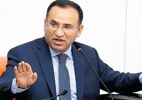 Bakan Bozdağ Viyana Büyükelçiliği'ne asılan Pankarta sert tepki gösterdi