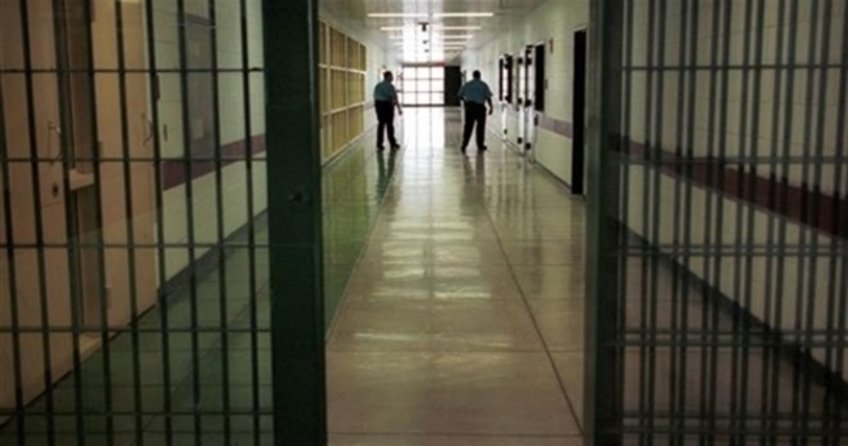 İstanbul'daki cezaevlerine operasyon! 75 gözaltı