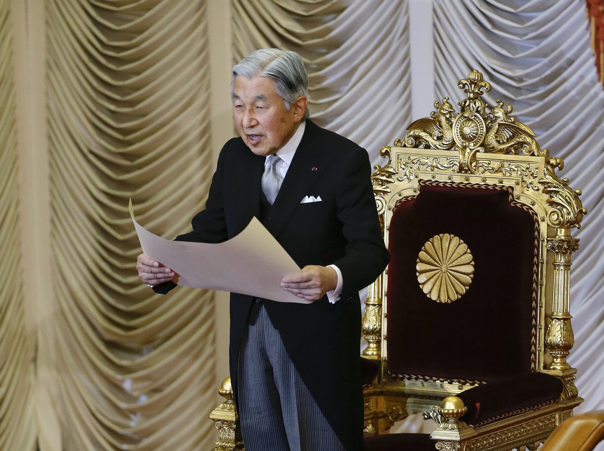 Japan's Emperor Akihito delivers a speech during the opening ceremony of a Diet session in Tokyo, Japan, 01 August 2016. (EPA Photo)