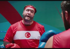 Şahan Gökbakar, gelen tepkiler üzerine 'Recep İvedik 5' filmindeki o sahneleri filmden çıkarttı
