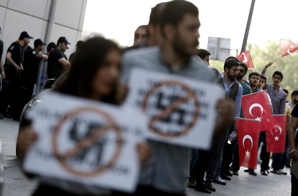People protesting in front of the German Consulate in Istanbul, Turkey, June 2, 2016, against German parliament's decision to adopt a resolution on the 1915 Armenian incidents.