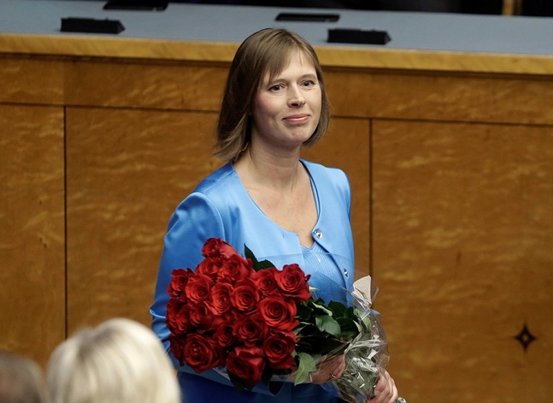 Newly-elected Estonia's President Kersti Kaljulaid holds flowers after the vote in the country's Parliament in Tallinn, Estonia, October 3, 2016. (REUTERS Photo)