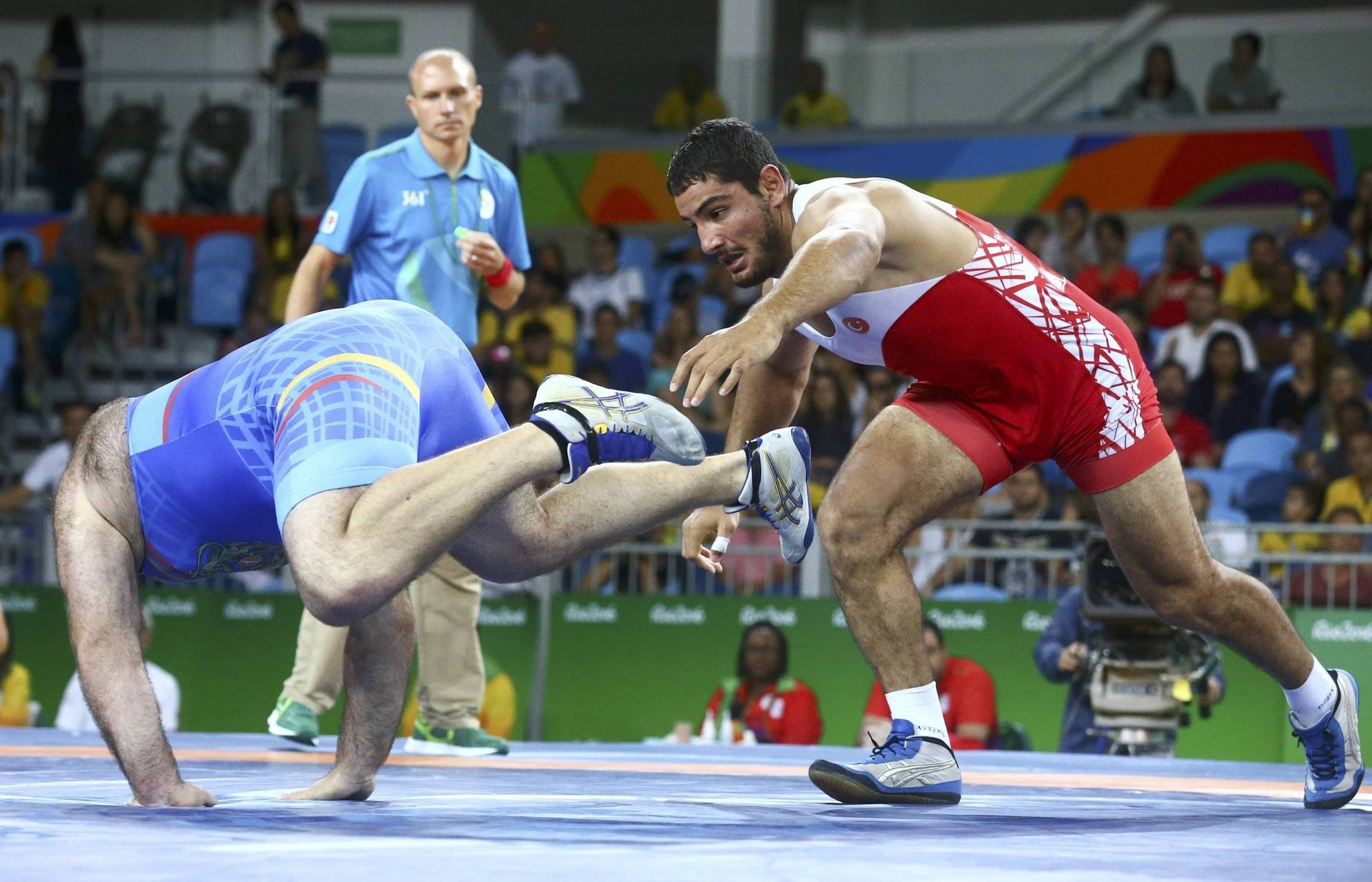 Taha Akgul (red) of Turkey in action against Levan Berianidze (blue) of Armenia during the men's Freestyle 125kg semi final bout of the Rio 2016 Olympic Games Wrestling events. (EPA Photo)