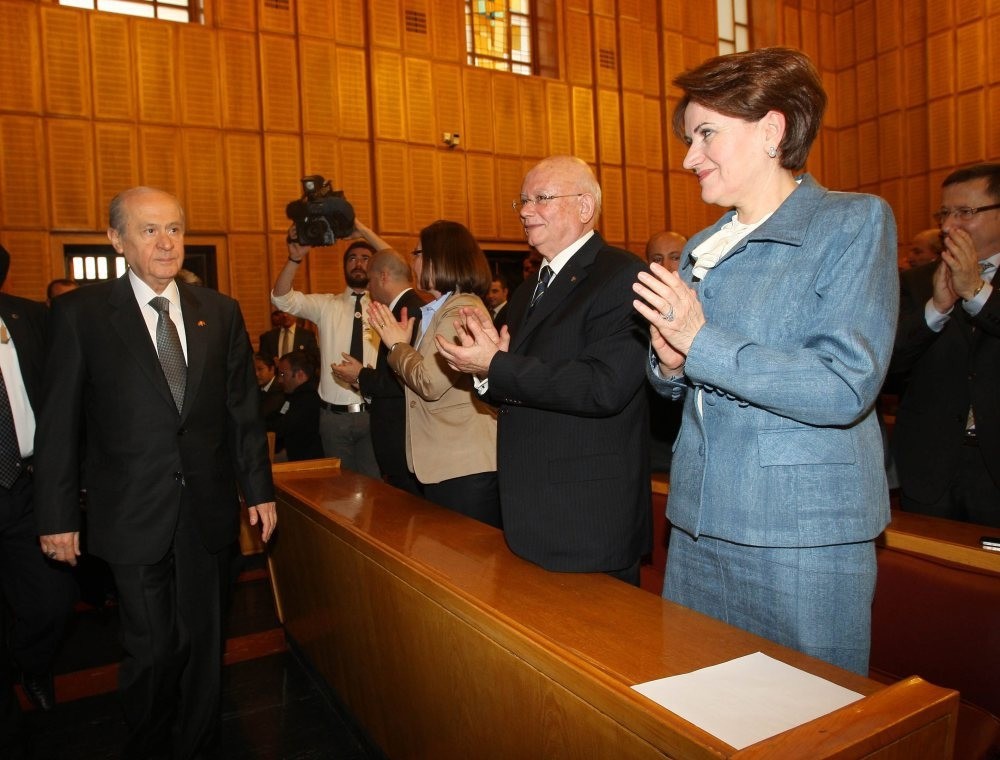 MHP Chairman Bahu00e7eli (L) is willing to go after Aku015fener (R) in a bid to retain his post. (Photo: Sabah / Ali Ekeyu0131lmaz)