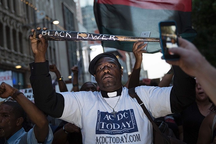A man holds a bat reading ,Black Power, during a protest in Dallas, Texas, on Thursday, July 7, 2016 to protest the deaths of Alton Sterling and Philando Castile. (AFP Photo)