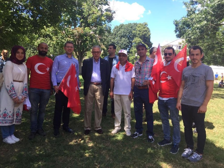 Democracy rally held in front of White House, Gülenist coup attempt in Turkey condemned