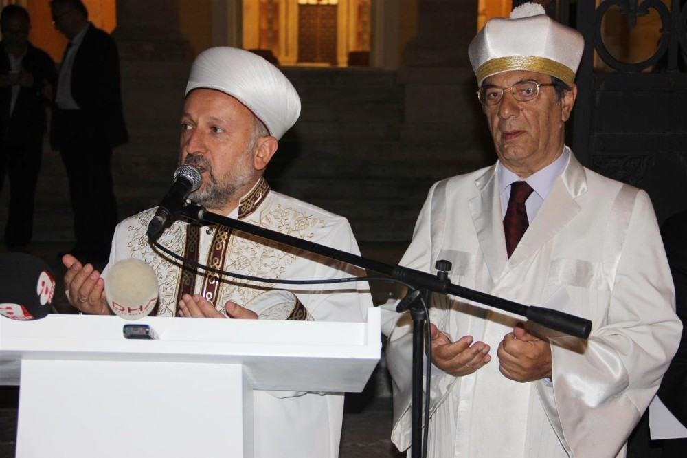 A mufti joined a Jewish chazzan for prayers