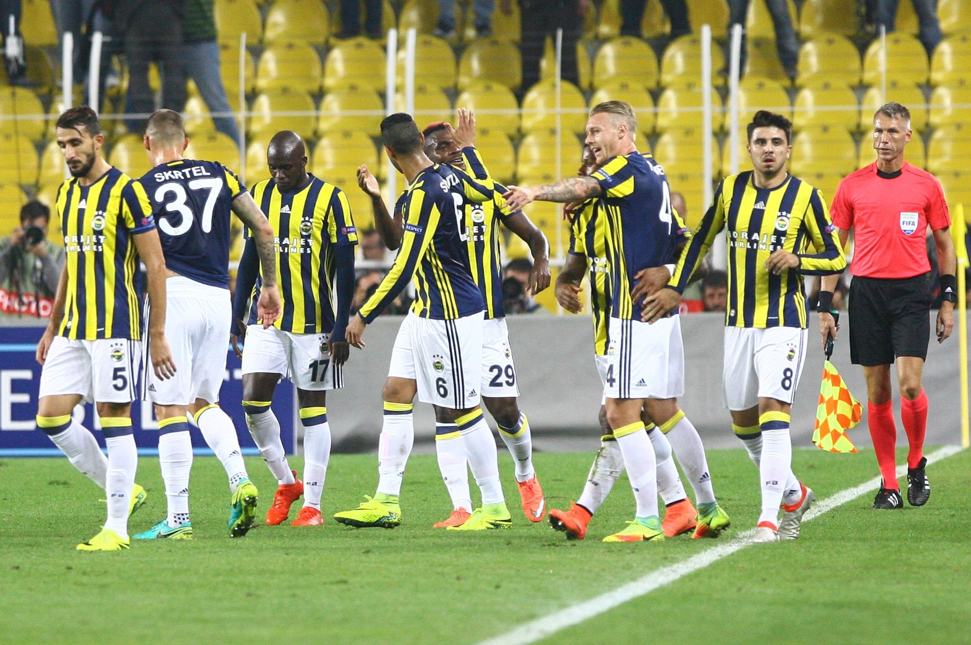 Herbeleef De Chaos! Feyenoord Vs. Fenerbahçe (Eerste Ronde)! - 2iqlhjw