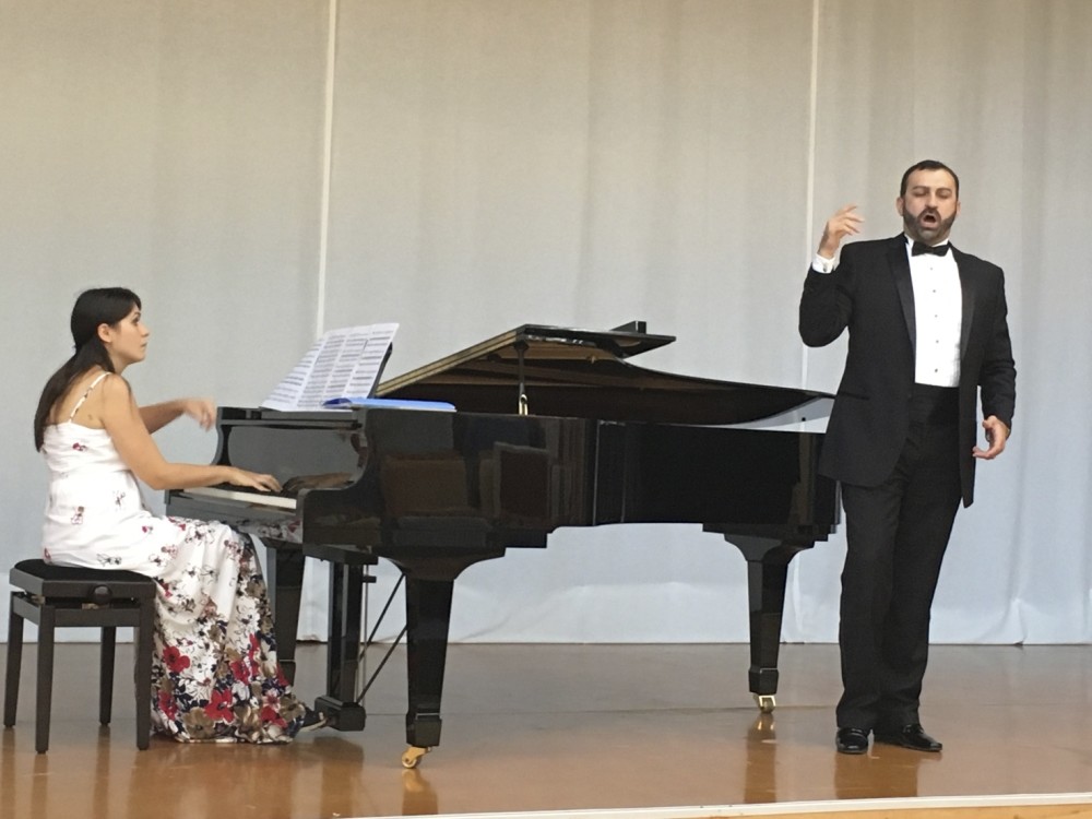 The presentation of the Nilu00fcfer International Piano Competition and Music Festival, which is scheduled to take place between Dec. 10 and 14, was held on the Spanish island of Tenerife with the participation of representatives from 16 countries.