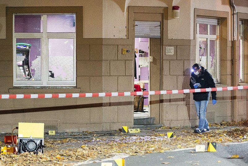 Police investigators at the scene of an arson attack on a Turkish cafe in Essen, Germany, 05 November 2016 (EPA Photo)