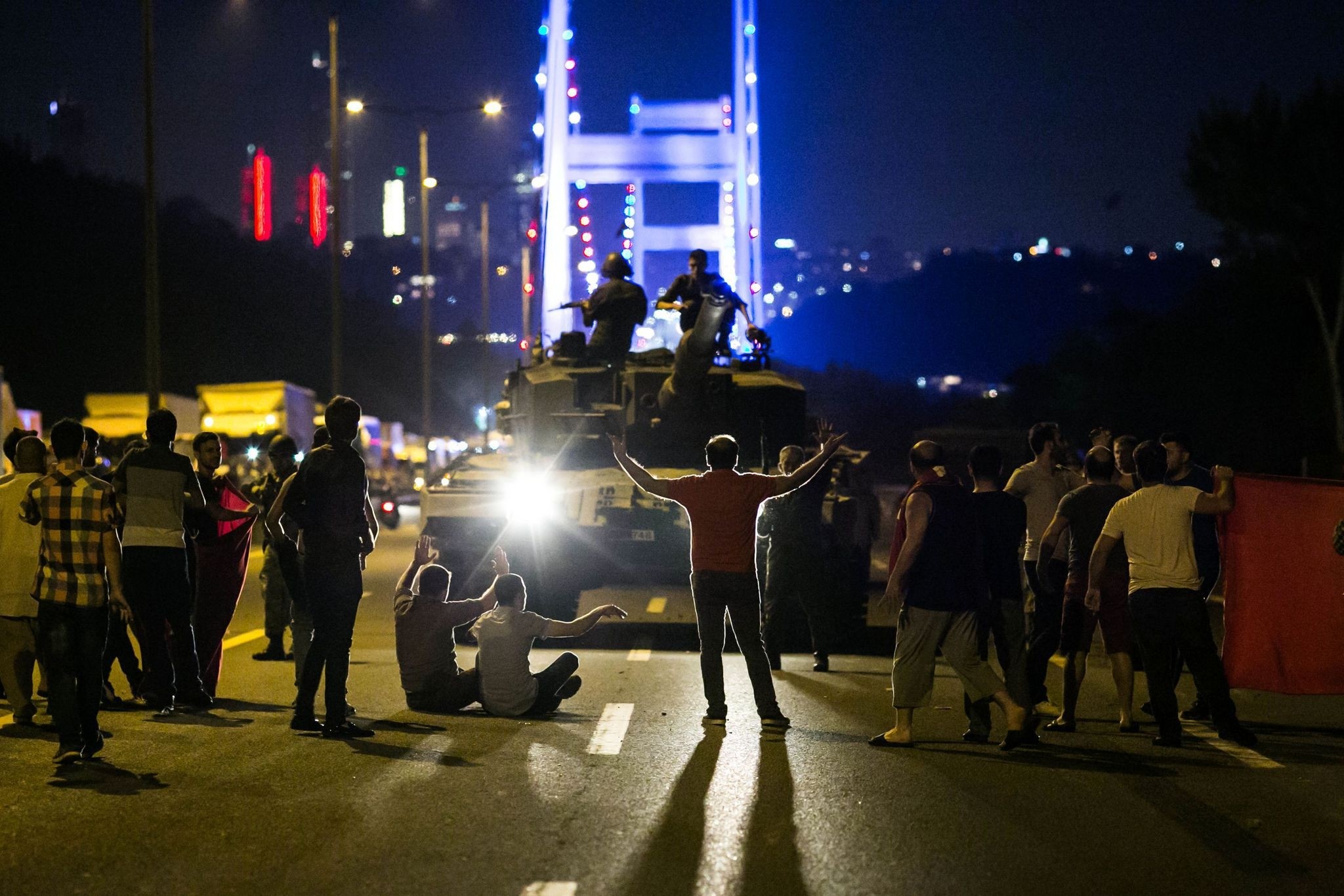 People take over a tank near the Fatih Sultan Mehmet bridge during clashes with military forces in Istanbul on July 16, 2016. (AFP Photo)