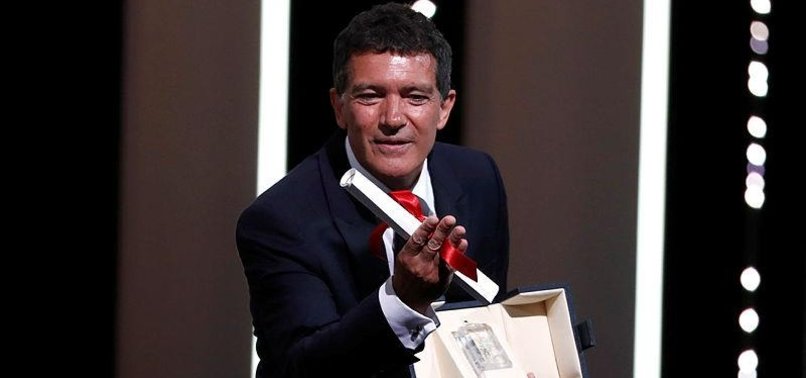 Resultado de imagem para antonio banderas cannes 2019