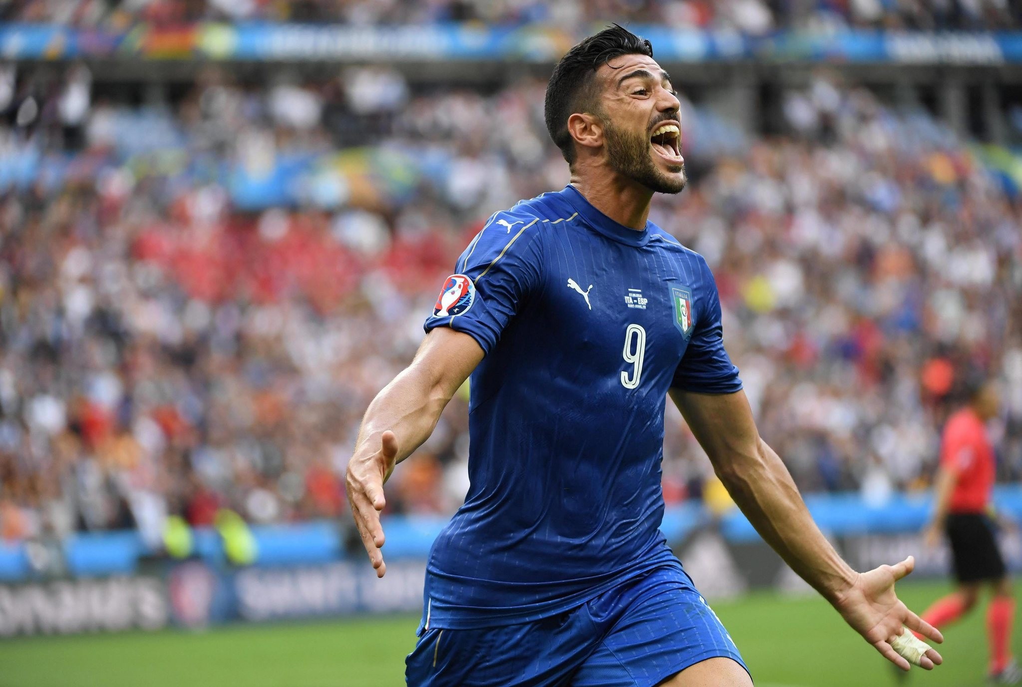 Graziano Pelle of Italy celebrates after scoring the 2-0 goal during the UEFA EURO 2016 round of 16 match between Italy and Spain at Stade de France in St. Denis, France, 27 June 2016. (EPA Photo)