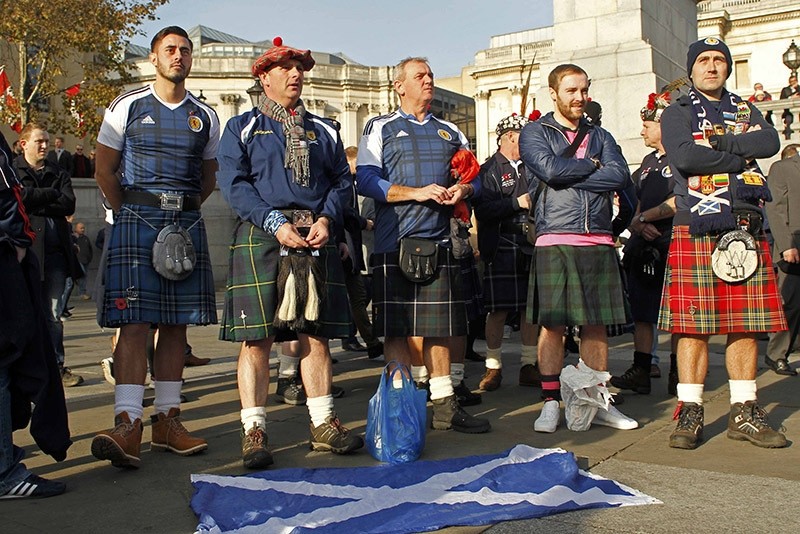 Scotland soccer fans attend an Armistice Day event at Trafalgar Square in London, Britain. Nov. 11, 2016. (Reuters Photo)