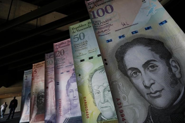 Samples of Venezuela's currencies are displayed at the Central Bank building in Caracas February 10, 2015. (REUTERS Photo)