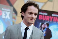 Anton Yelchin arrives at a special screening of ,Burying the Ex, held at Grauman's Egyptian Theatre in Los Angeles. (AP PHOTO)