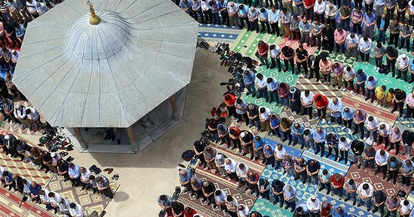 Ramazanın ilk cuma namazında Filistinliler için dua