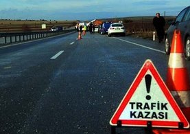 Afyonkarahisar'da otobüs ile kamyon çarpıştı: 32 kişi yaralandı