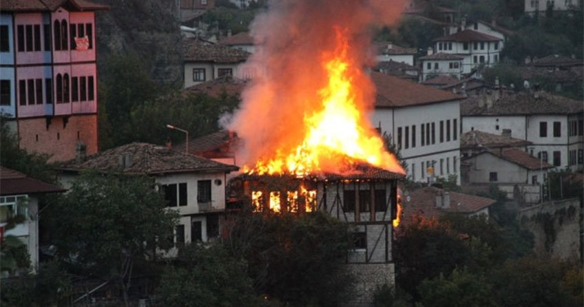 Safranbolu'da tarihi konak yandı