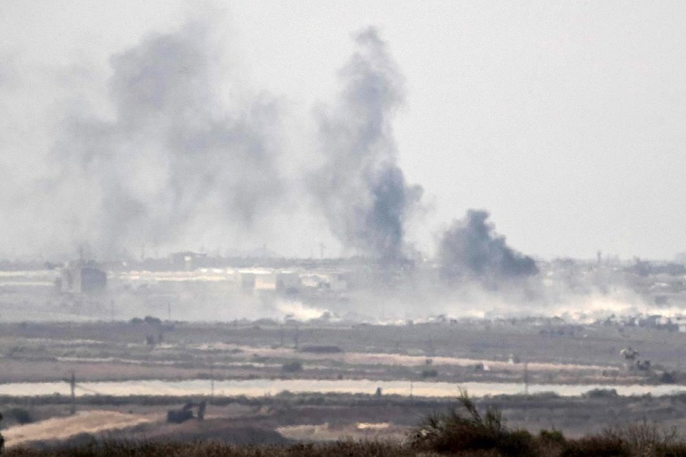 A picture taken from the Israel-Gaza border shows smoke rising from the Palestinian Hamas-run Gaza Strip following an Israeli military strike on October 5, 2016. (AFP Photo)