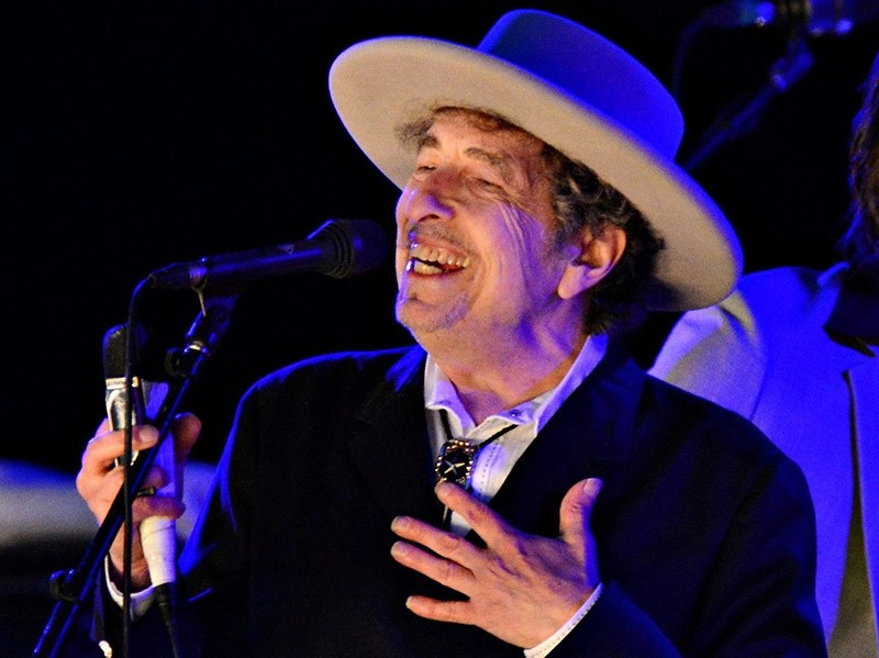U.S. musician Bob Dylan performs during on day 2 of The Hop Festival in Paddock Wood, Kent on June 30th 2012. (Reuters Photo)