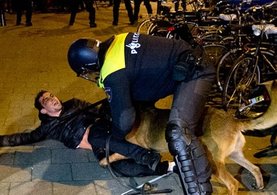 Hollanda’nın insanlık dışı muamelesine halk cezayı kesiyor