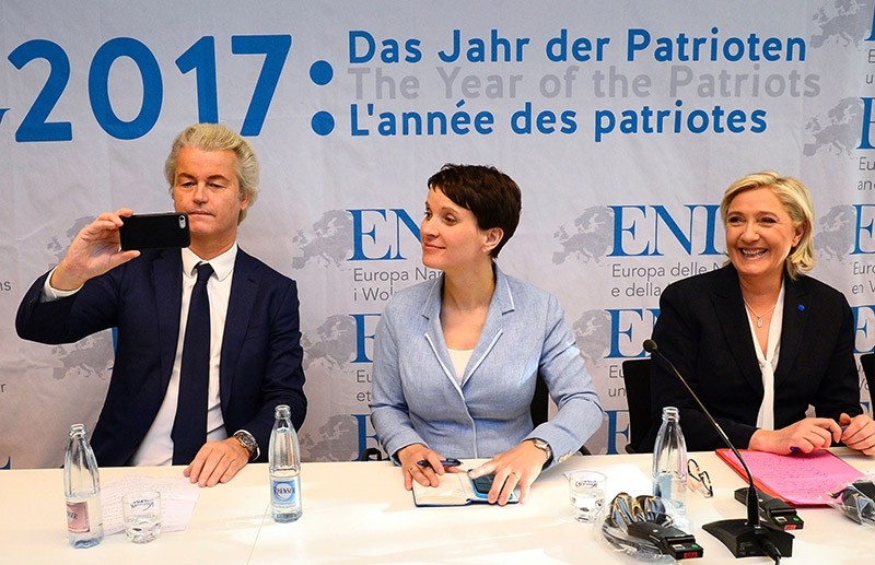 (L-R) Geert Wilders of the Dutch far-right Freedom Party, chairwoman of the anti-immigration Alternative for Germany (AfD) Frauke Petry and French National Front (FN) leader Marine Le Pen give a press conference on Jan. 21, 2017 (AFP Photo)