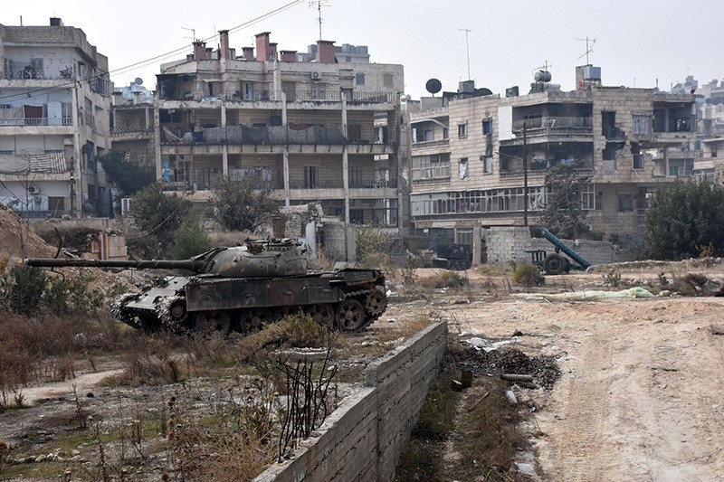 A picture taken on December 11, 2016 shows a tank in west Aleppo's Ithaa district after Assad regime forces retook the area from opposition fighters (AFP Photo)