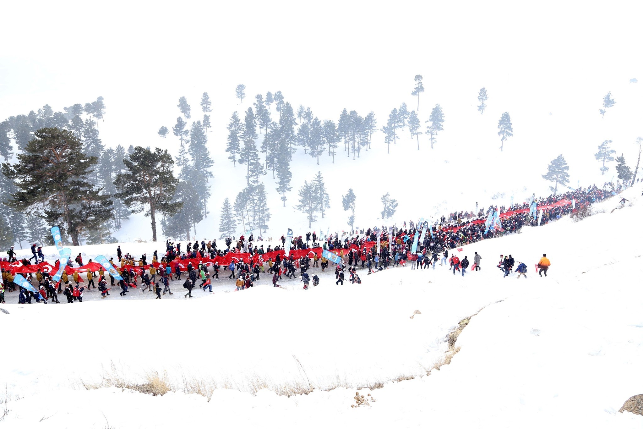 In freezing weather, thousands marched along the road lined with pine trees in Saru0131kamu0131u015f.