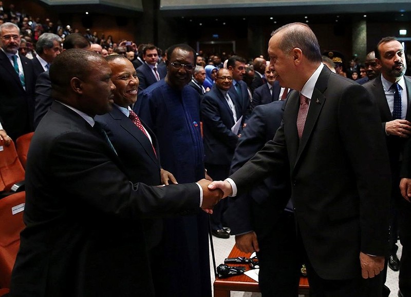 President Erdou011fan shakes hands with officials from African delegations including his Chadian counterpart Idriss Deby (3rd L). (AA Photo)