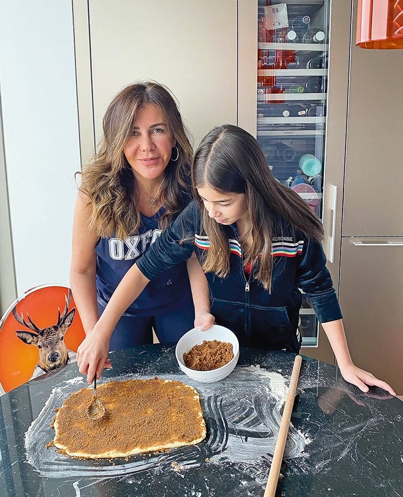 Zeynep Yilmaz Kizlariyla Birlikte Pisirdi Samdan