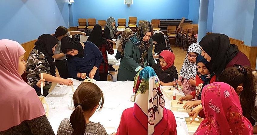 Almanyada çocuklara İslam dininde yemek adabı eğitimi