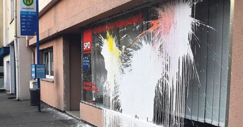 SPD ofisine boyalı saldırı
