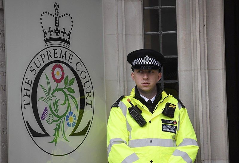 A UK police officer stands on duty outside the Supreme Court in Parliament Square, central London, Britain December 6, 2016. (Reuters Photo)