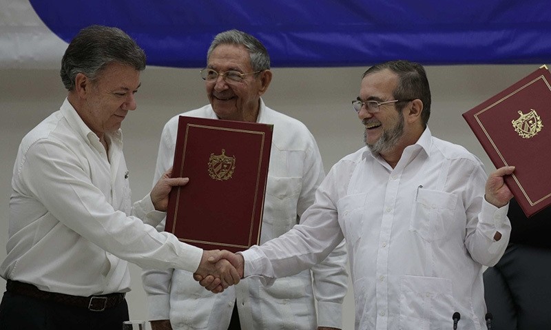 Colombian President Juan Manuel Santos, left, and Commander of FARC, Timoleon Jimenez, right, shake hands during a signing ceremony of a cease-fire and rebel disarmament deal, in Havana, Cuba, Thursday, June 23, 2016.u00a0(AP Photo)