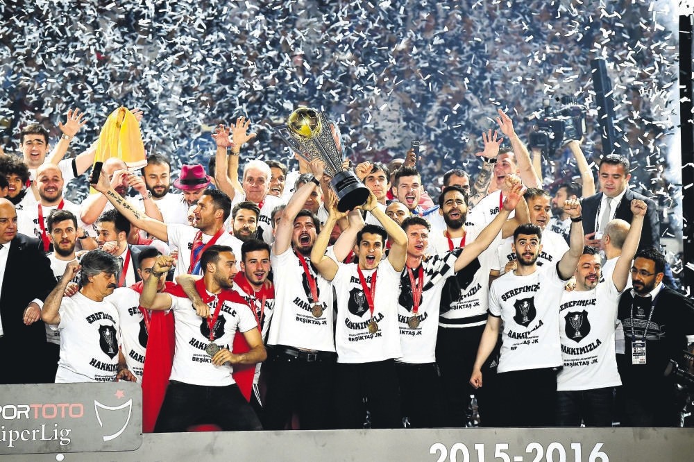 Beu015fiktau015f players hold the trophy during a victory ceremony at Vodafone Arena in Istanbul.