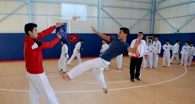 Eyeing Olympics, Syrian children learn taekwondo at Kilis refugee camp - Daily Sabah