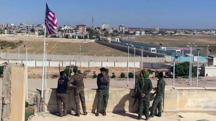  The American flag was flown at a YPG base in northern Syriau2019s Tal Abyad town. 
