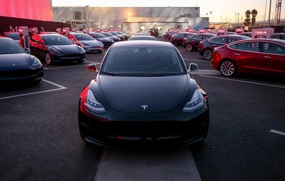 Tesla Model 3 resmen tanıtıldı