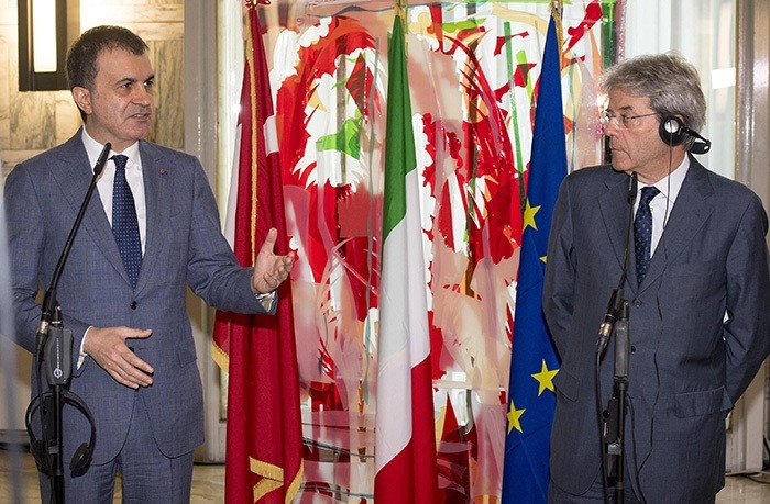 Italian Minister for Foreign Affairs Paolo Gentiloni (Right) and Turkish Minister for EU Affairs u00d6mer u00c7elik talk during their meeting at Farnesina Palace in Rome, Italy, 21 June 2016 (EPA Photo)