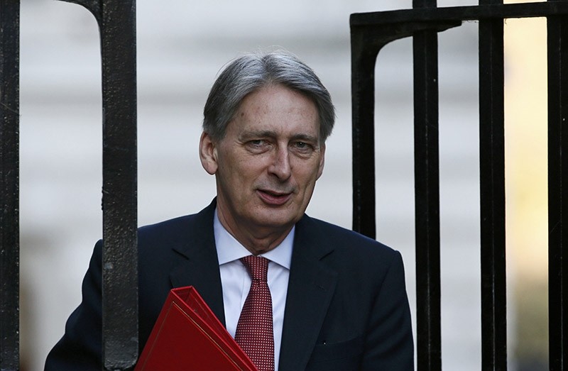 Britain's formerForeign Secretary now Treasury chief, Philip Hammond, arrives to attend a cabinet meeting at Number 10 Downing Street in London, Britain February 23, 2016. (Reuters Photo)
