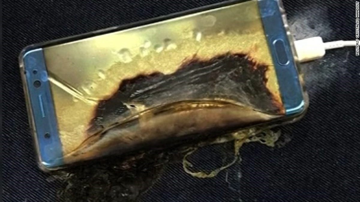 Picture shows an exploded Samsung Galaxy 7 (FILE Photo)