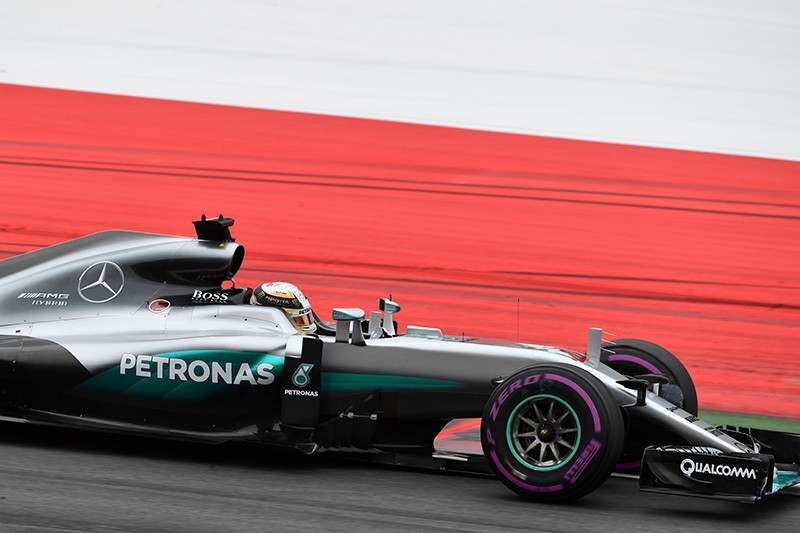 Mercedes AMG Petronas F1 Team's British driver Lewis Hamilton drives during the Formula One Grand Prix of Austria at the Red Bull Ring in Spielberg, Austria on July 3, 2016. (AFP Photo)
