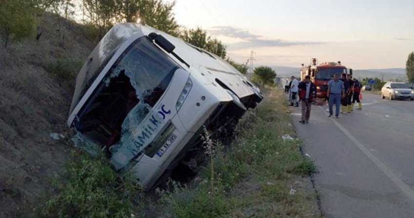 Çorum'da yolcu otobüsü devrildi! Ölü ve yaralılar var!