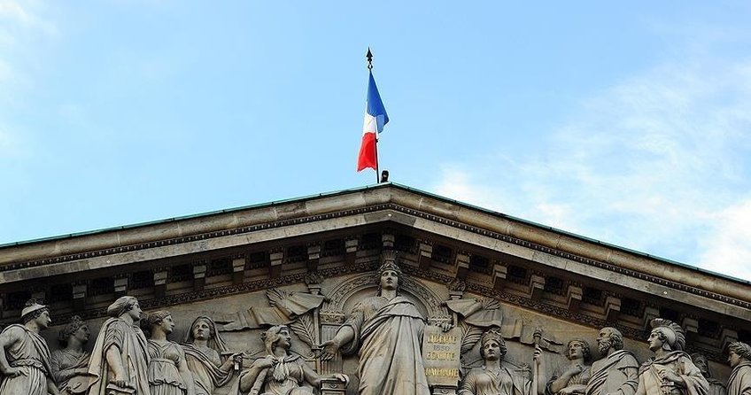 Fransa, tokalaşmayı reddeden kadının vatandaşlığını iptal etti