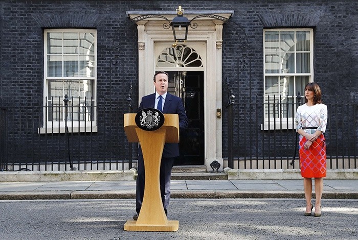 Britain's Prime Minister David Cameron speaks after Britain voted to leave the European Union, outside Number 10 Downing Street as his wife Samantha looks on in London, Britain June 24, 2016. (Reuters Photo)