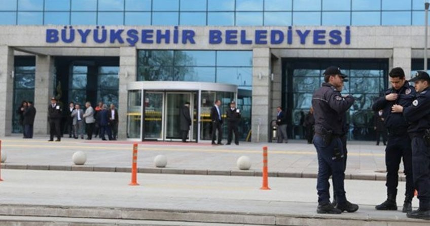 Ankara Büyükşehir Belediyesi'ne gece saatlerinde ateş açıldı