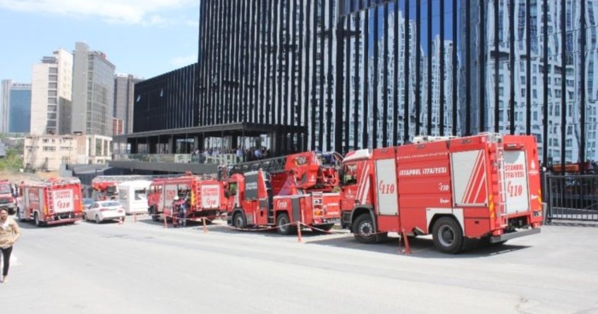 İstanbul'da plazada yangın paniği yaşandı!