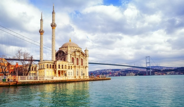 3 spectacular Istanbul mosques along Bosphorus